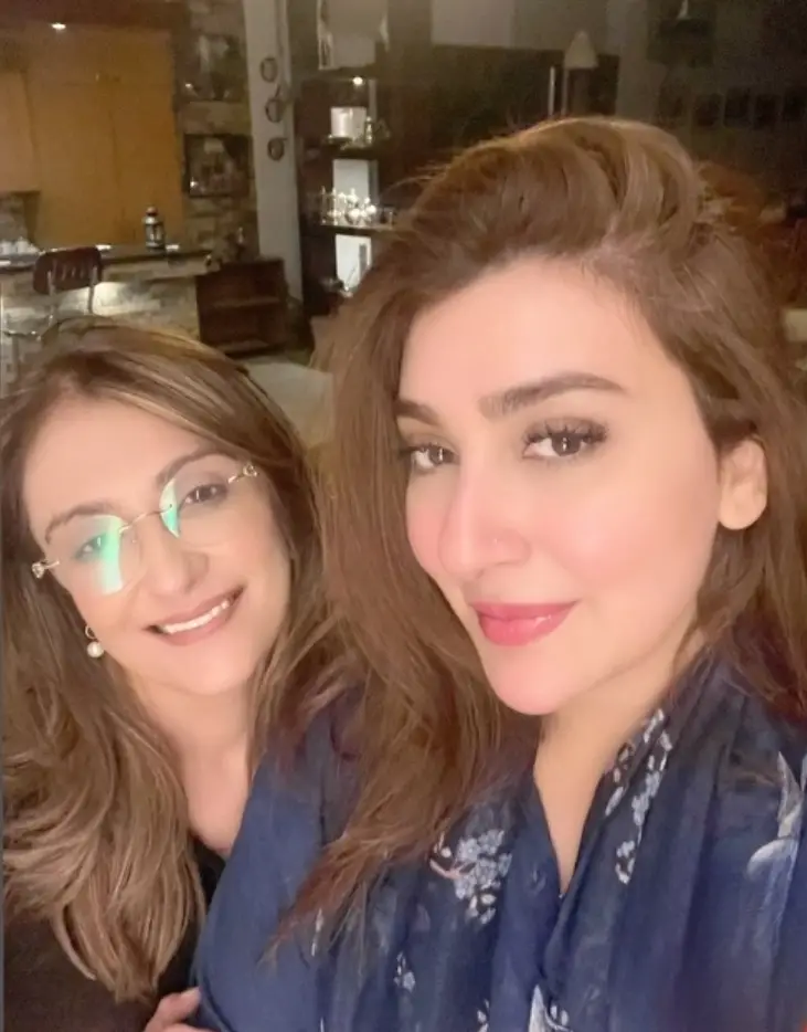 Aisha Khan New Pictures with Friends