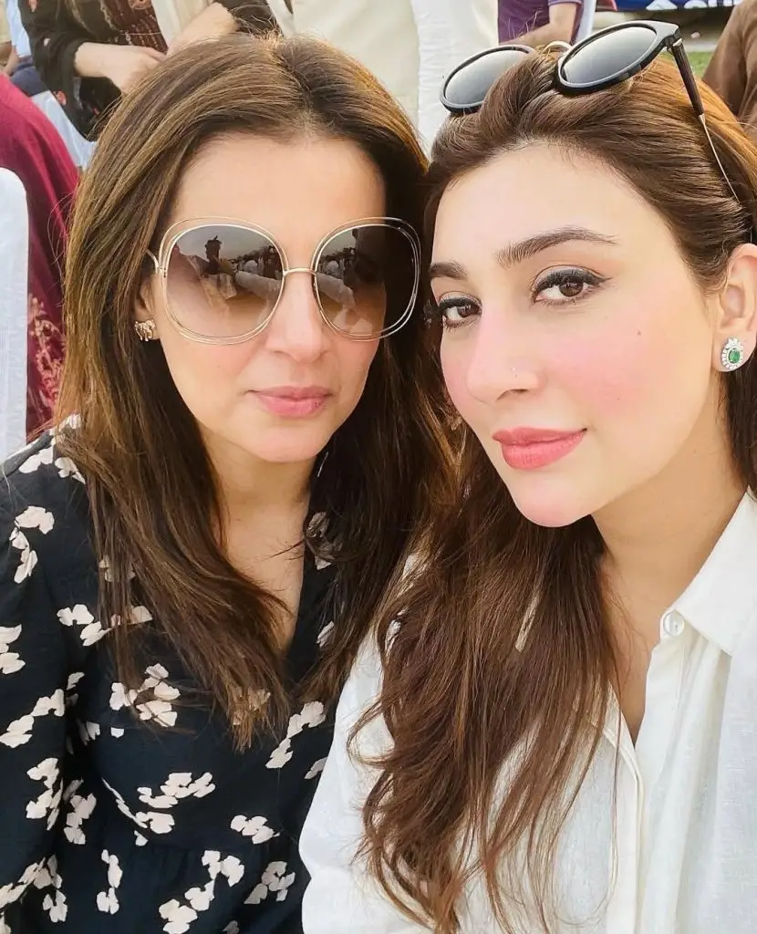 Aisha Khan New Pictures with Friends