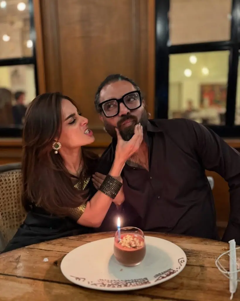 Pictures from Iqra Aziz and Yasir Hussain’s 5th Anniversary Dinner