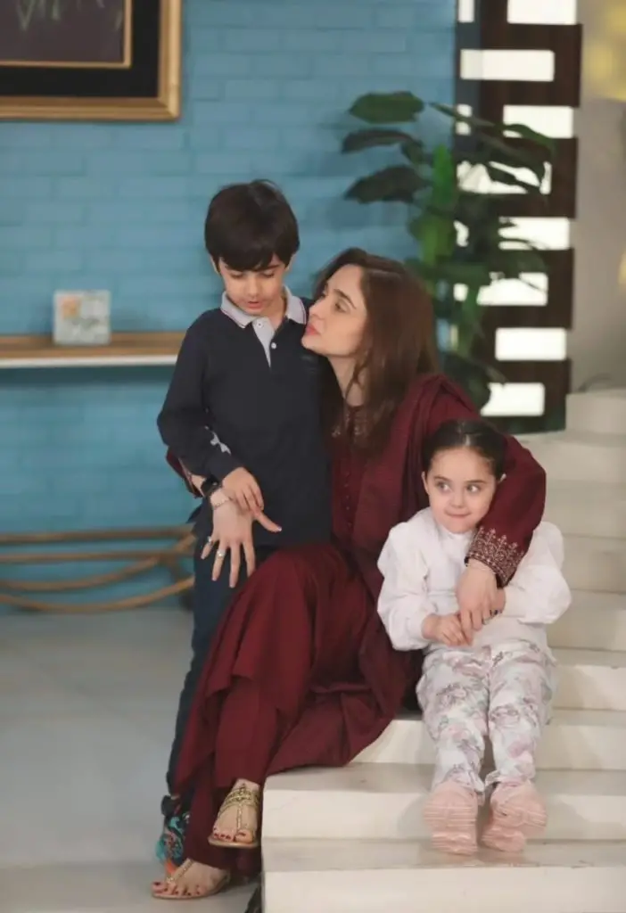 Juggan Kazim Adorable Pictures with Her Kids