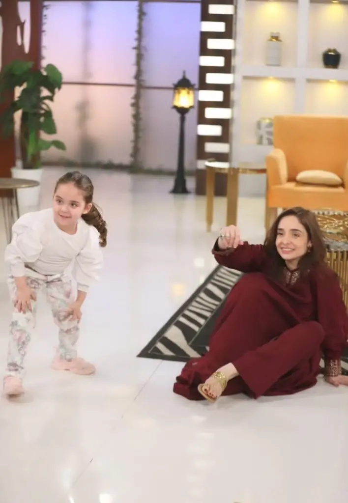 Juggan Kazim Adorable Pictures with Her Kids