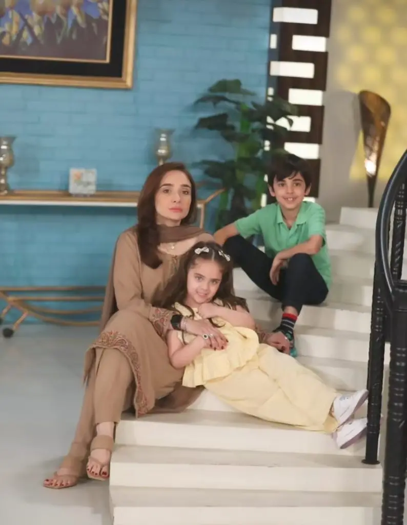 Juggan Kazim Adorable Pictures with Her Kids