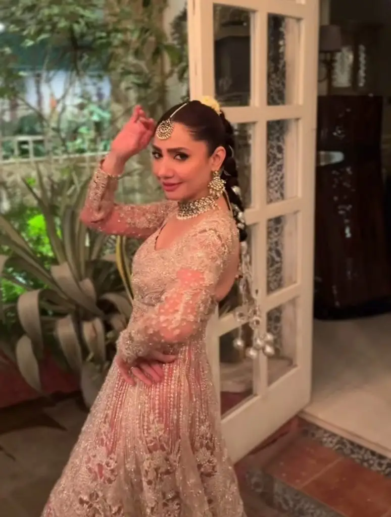 Mahira Khan's Dance Moves Praised By Fans