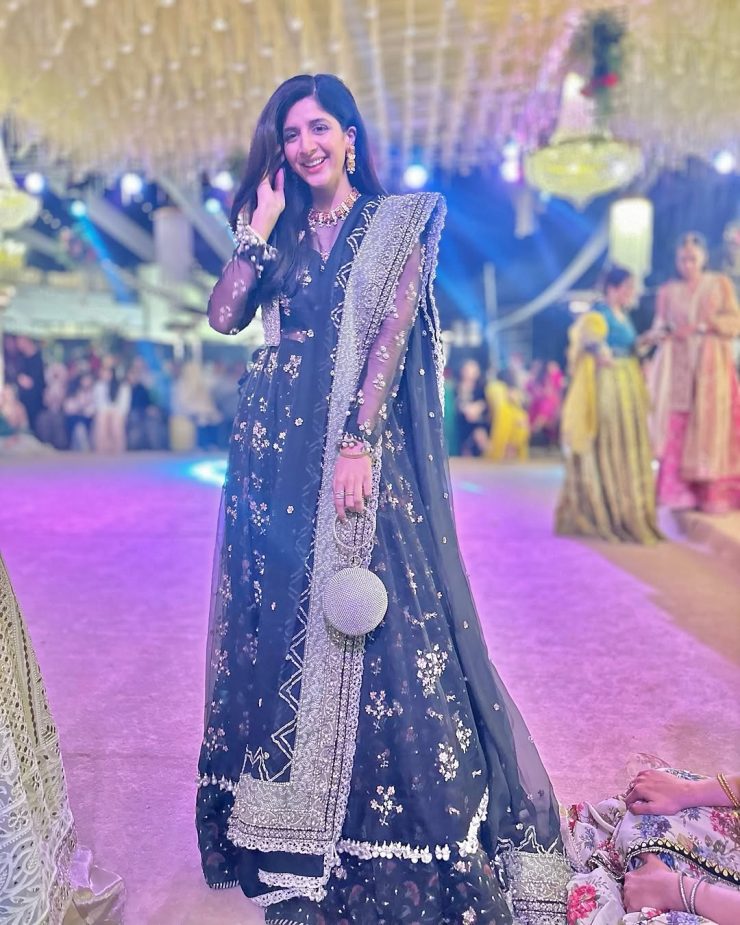 Mawra Hocane & Ameer Gilani Spotted At Friend's Wedding | Reviewit.pk