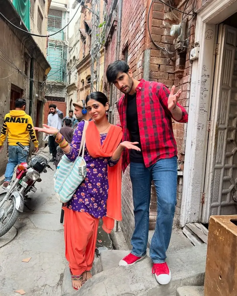 Sehar Khan Shares BTS Pictures from Tan Man Neel o Neel Sets