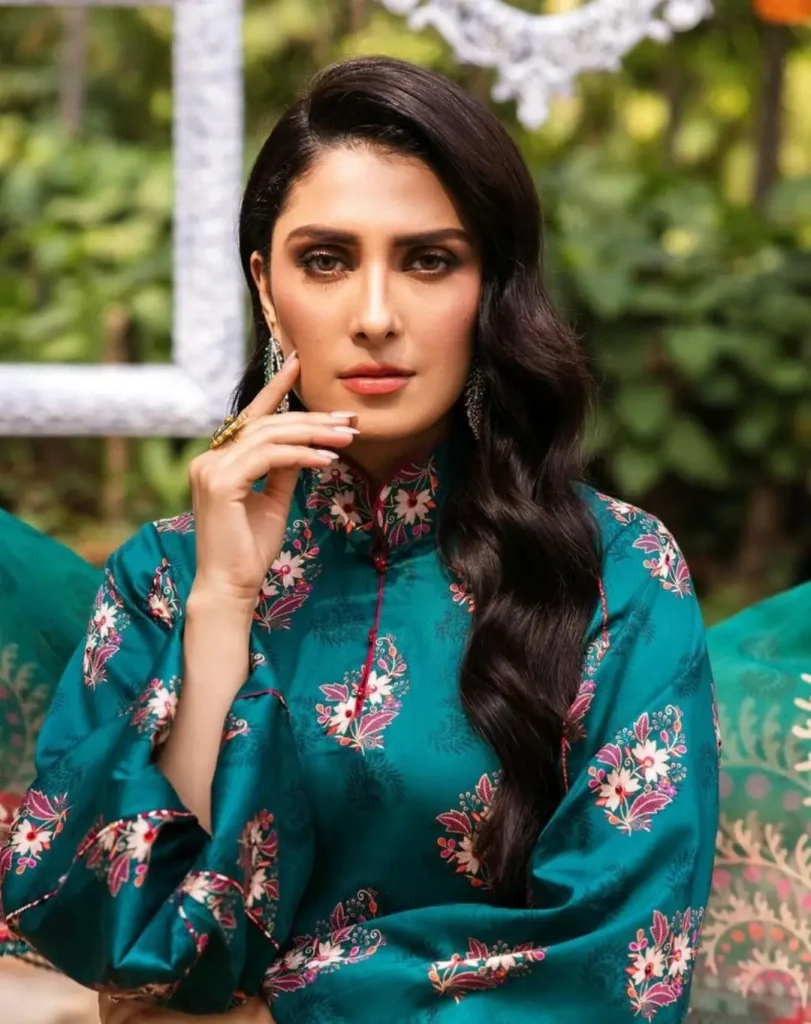 Ayeza Khan Joins Acting School, Thanks Parents