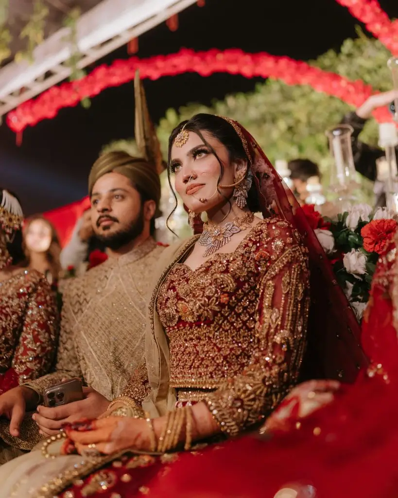 Iqra Kanwal Celebrates Wedding Anniversary In A Romantic Setup