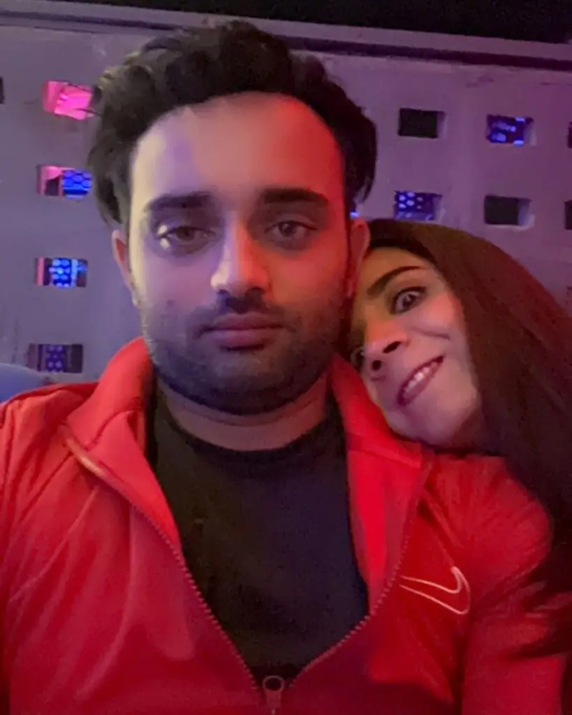 Kiran Ashfaque Hussein Dar Shares Pictures With Husband On Anniversary