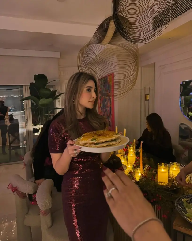 Minal Khan Shares Clicks from Star-Studded Christmas Dinner