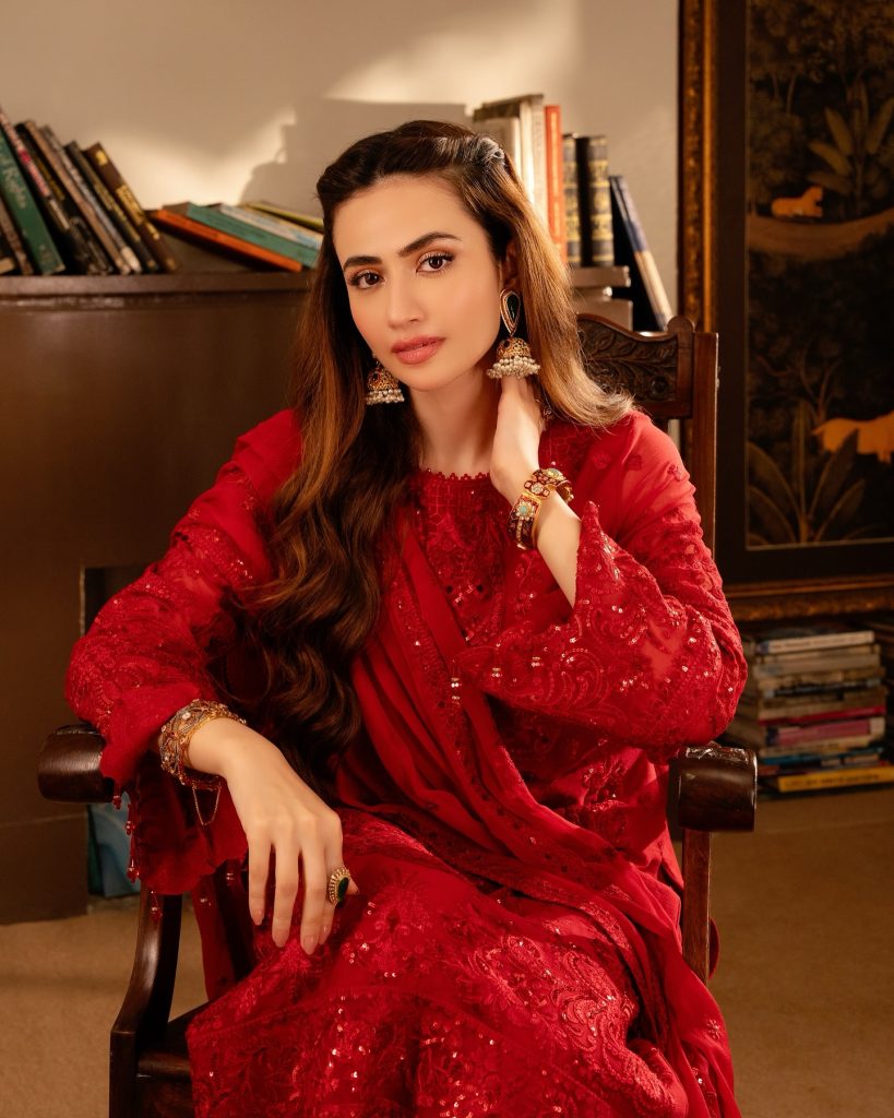 Sana Javed's Latest Outfit Severely Criticized