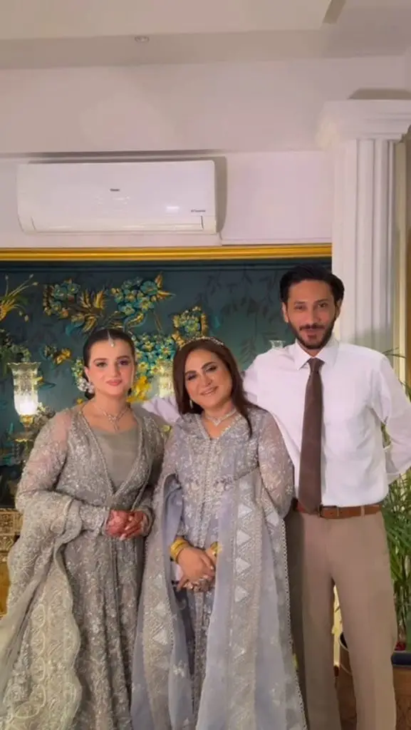 Zara Noor Abbas & Family Dance Videos From Her Brother's Walima Event