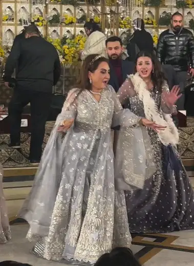 Family dance videos from Zara Noor Abbas and her brother's Walima event