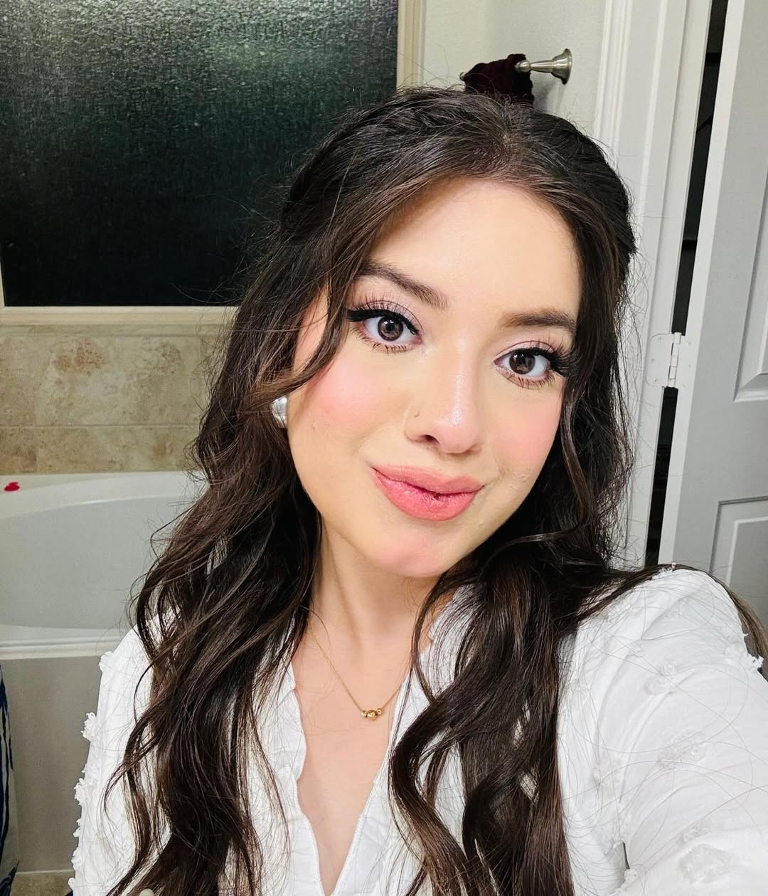 Arisha Razi Khan Beautiful Pictures with Husband | Reviewit.pk