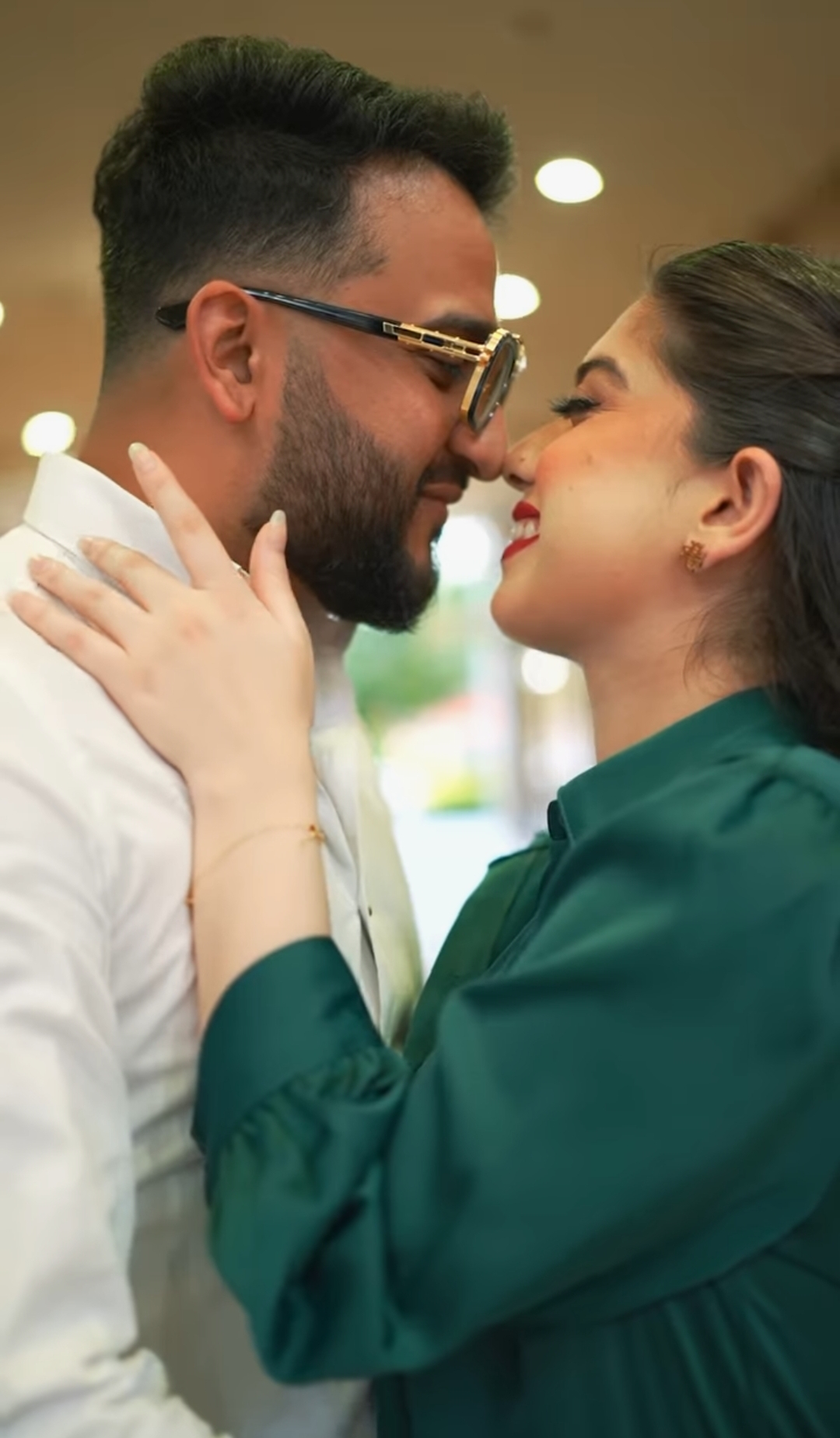 Aishah Razik Arisha Razi Khan Beautiful Pictures with Husband | Reviewit.pk