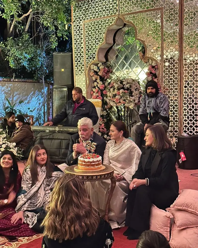 Asma Abbas Celebrates 35th Wedding Anniversary