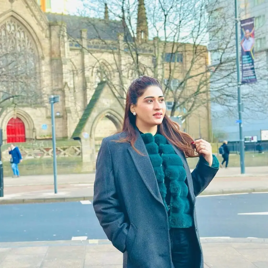 Iqrar Ul Hassan & Aroosa Iqrar New Pictures from UK