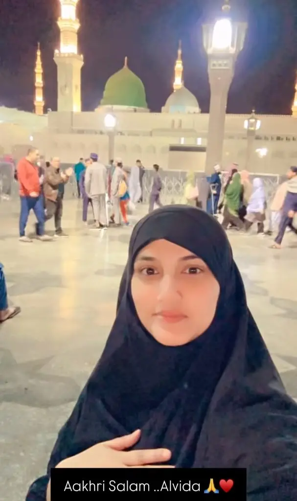 Kiran Tabeir Pictures from Umrah Trip with Family