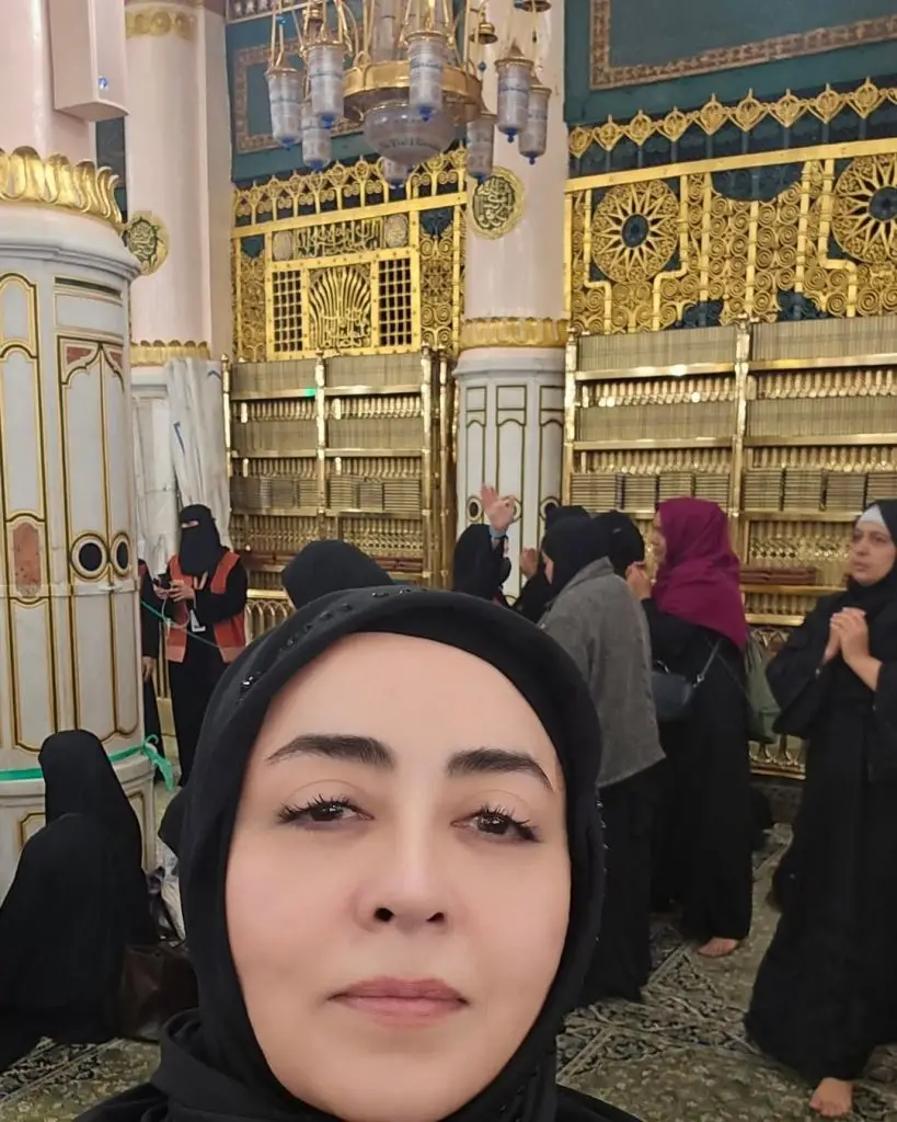 Maria B’s Soulful Naat Recitation and Pictures from Masjid-e-Nabwi