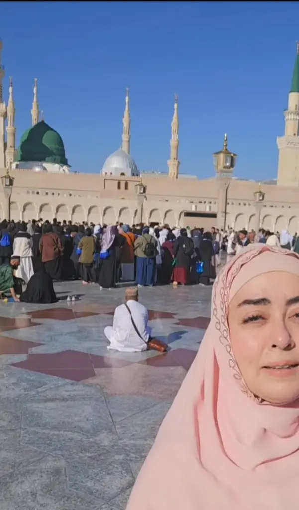 Maria B’s Soulful Naat Recitation and Pictures from Masjid-e-Nabwi