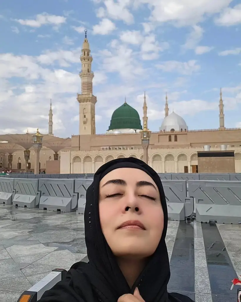 Maria B’s Soulful Naat Recitation and Pictures from Masjid-e-Nabwi