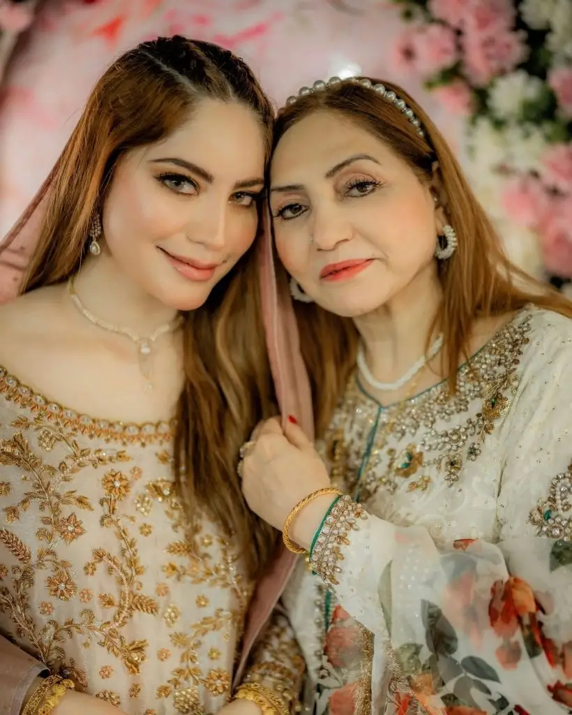 Neelam Muneer Shares HD Pictures from Her Dua e Khair