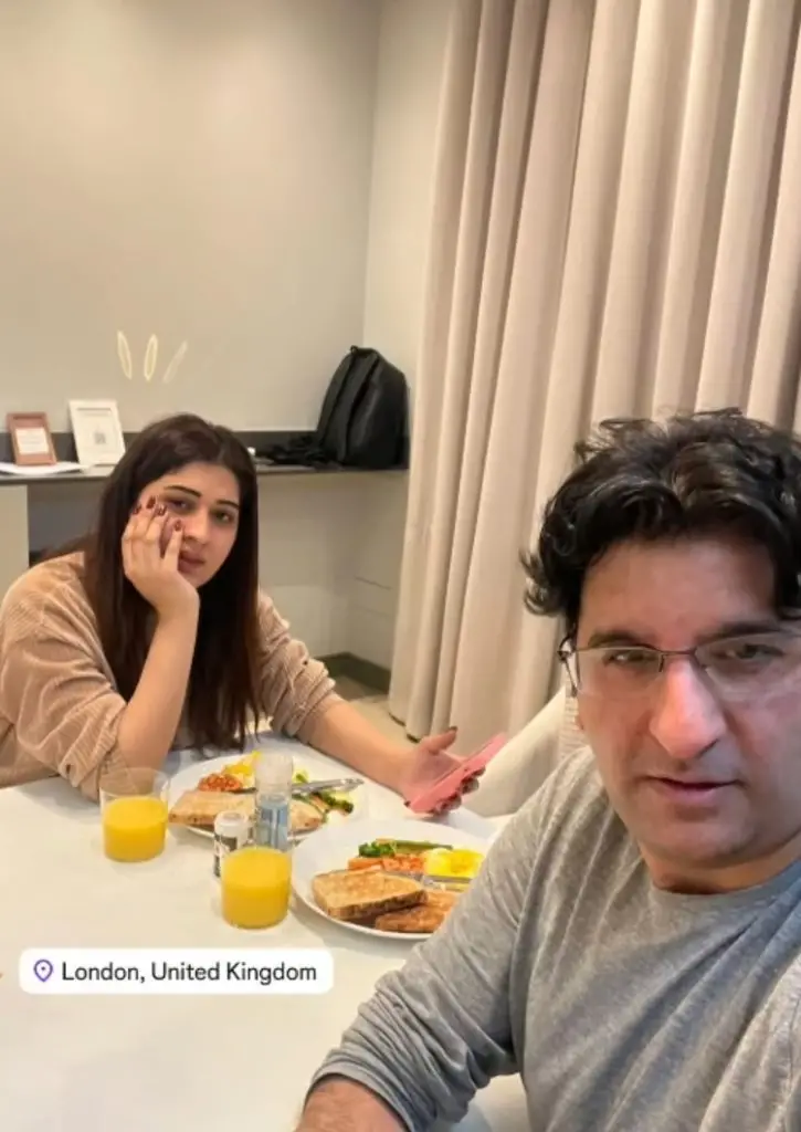 Iqrar Ul Hassan & Aroosa Iqrar New Pictures from UK