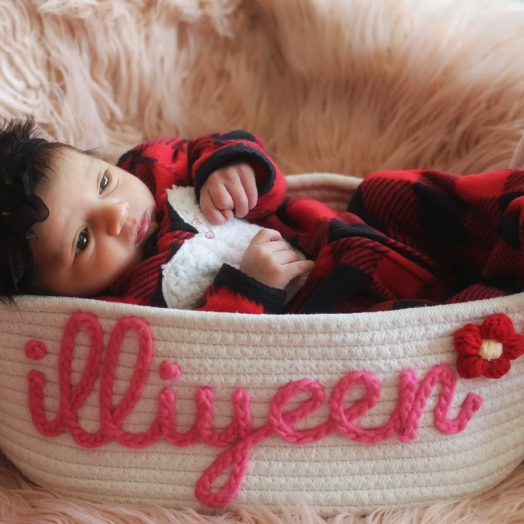 Srha Asghar Family Photoshoot with Her Newborn Daughter