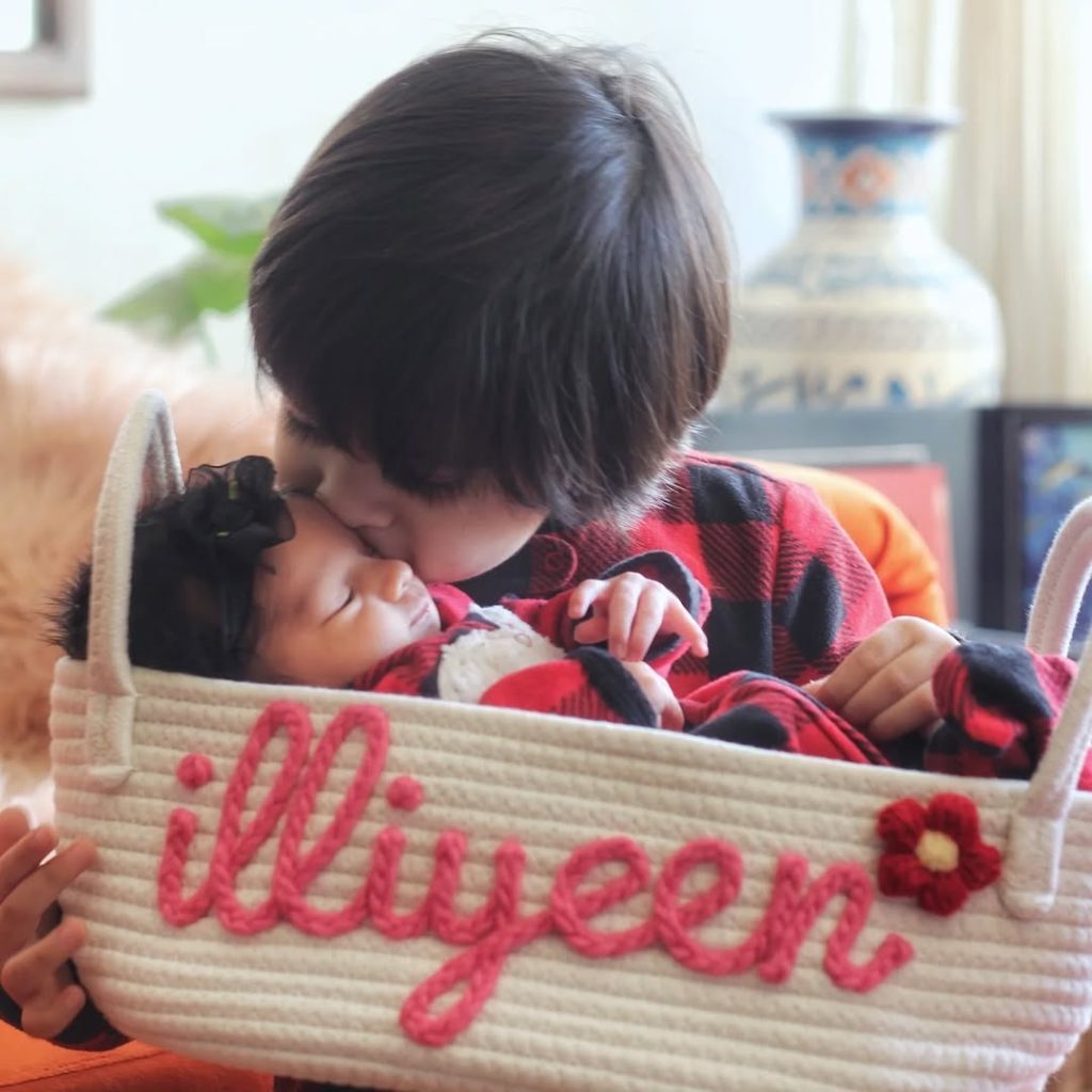 Srha Asghar Family Photoshoot with Her Newborn Daughter