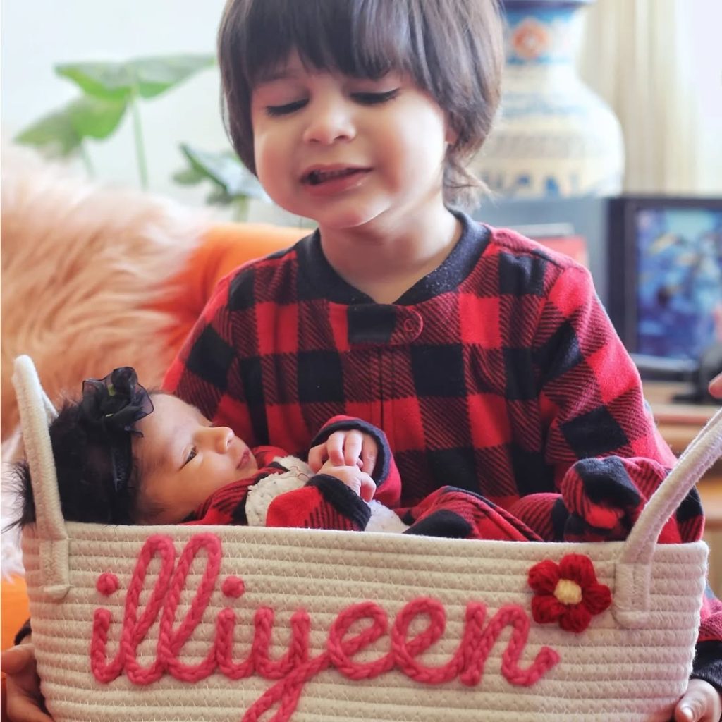 Srha Asghar Family Photoshoot with Her Newborn Daughter