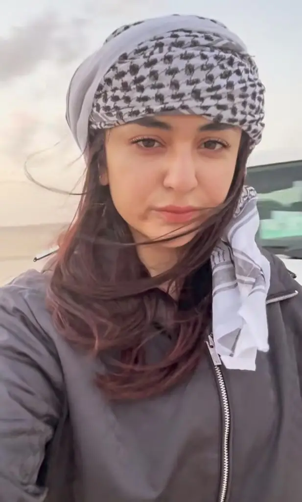 Yumna Zaidi Shares Beautiful Pictures & Reel From Qatar Desert