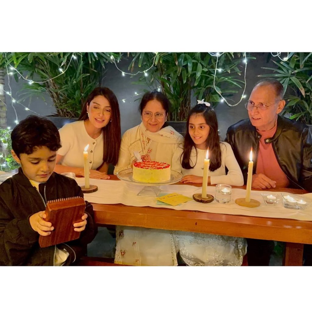 Ayeza Khan Celebrates Mother's Birthday With Family