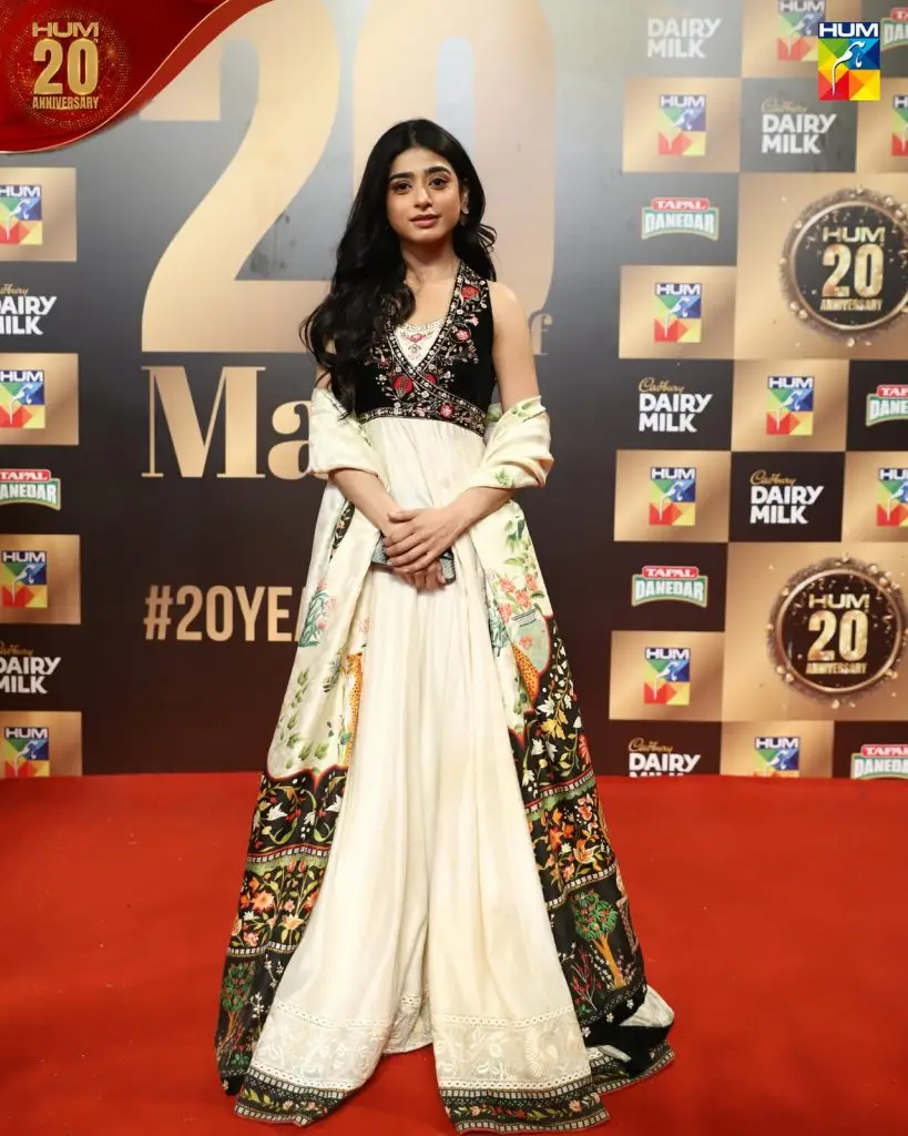 Pakistani Celebrities Shine At Hum TV 20 Year Celebration