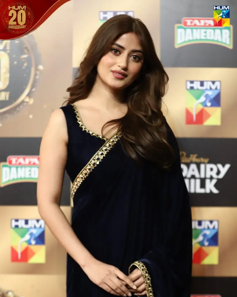 Pakistani Celebrities Shine At Hum TV 20 Year Celebration