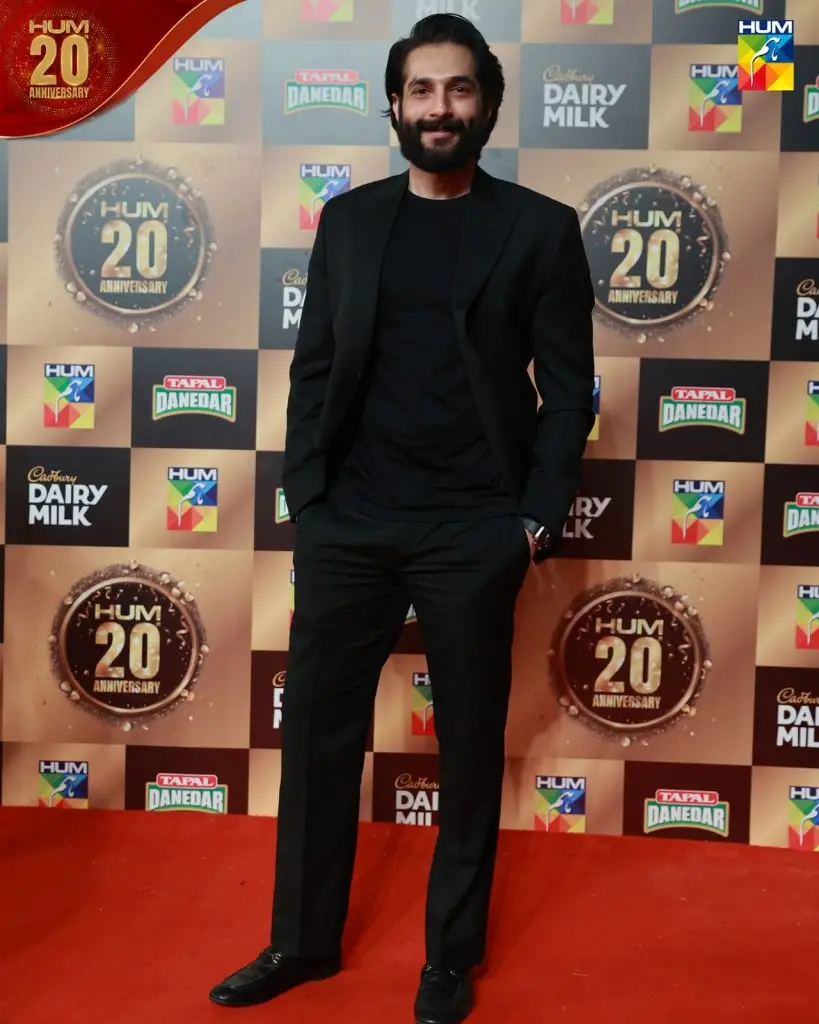 Pakistani Celebrities Shine At Hum TV 20 Year Celebration