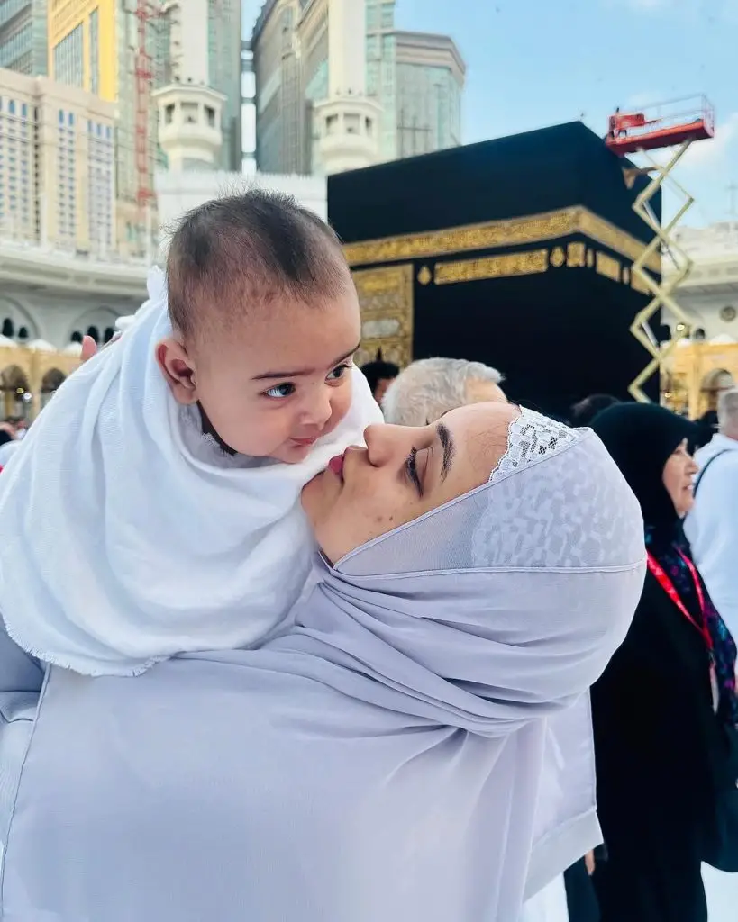 Maryam Noor Performs Umrah With Husband And Baby