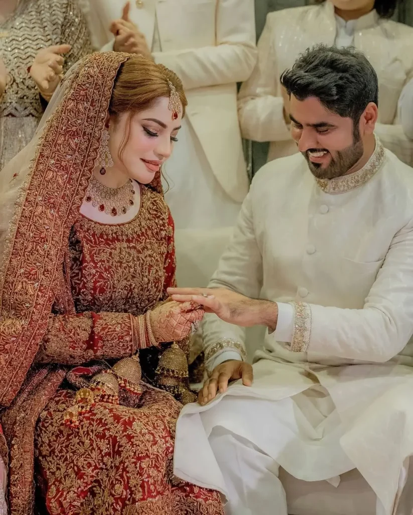 Asma Abbas criticizes Neelam Munir's marriage