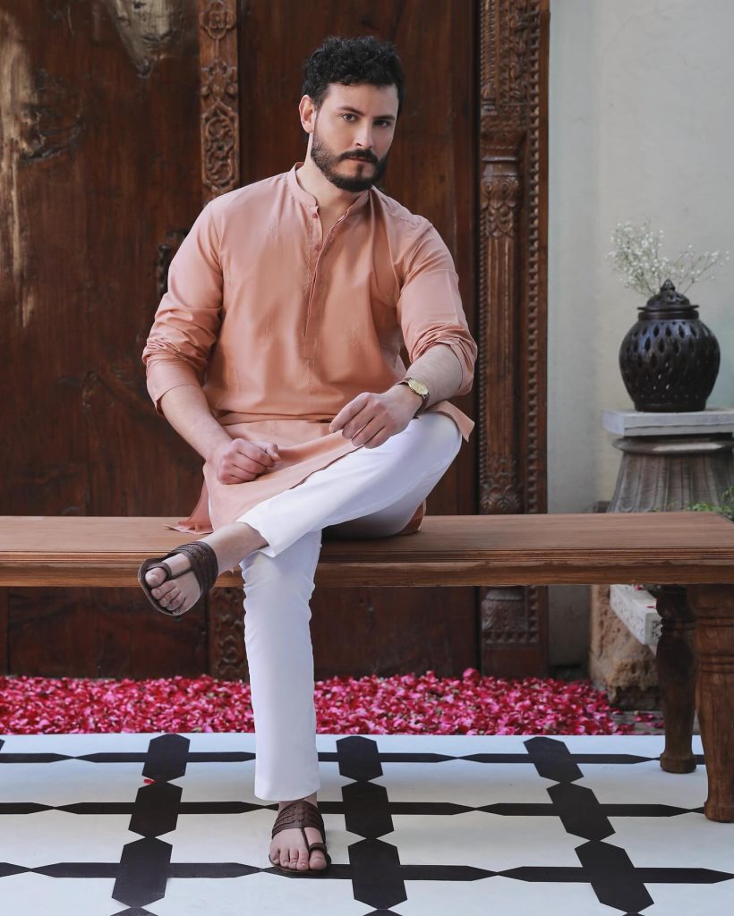 Top Pakistani Stars Over 30 Who Are Still Single