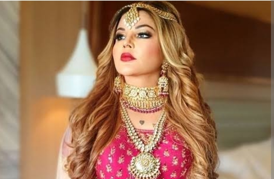 Rakhi Sawant Announces Marrying a Famous Pakistani Actor