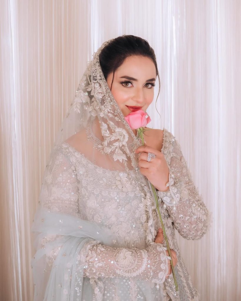 Top Pakistani Stars Over 30 Who Are Still Single