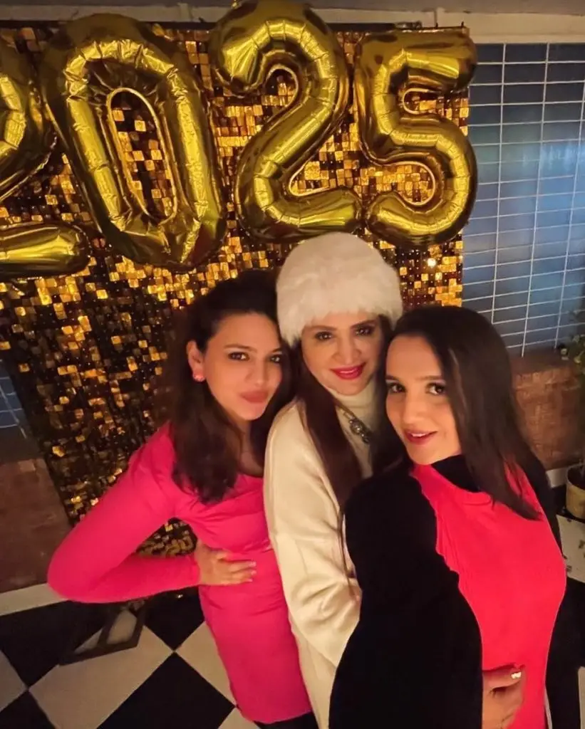 Zara Noor Abbas New Year Celebration With Family & Friends