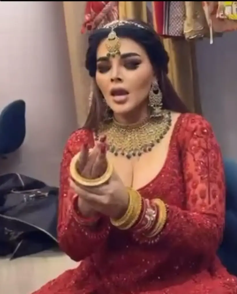 Rakhi Sawant became a bride for Dodi Khan or Mufti Qawi