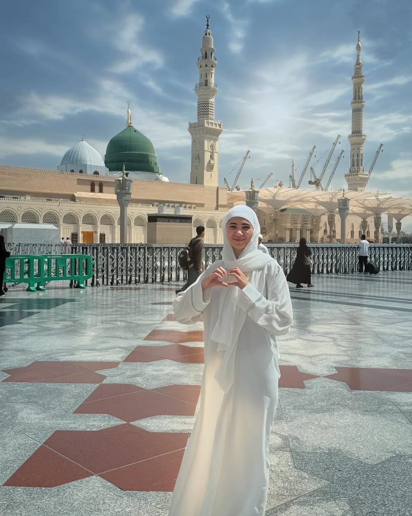 Salma Agha Daughter Shares Pictures from Madina