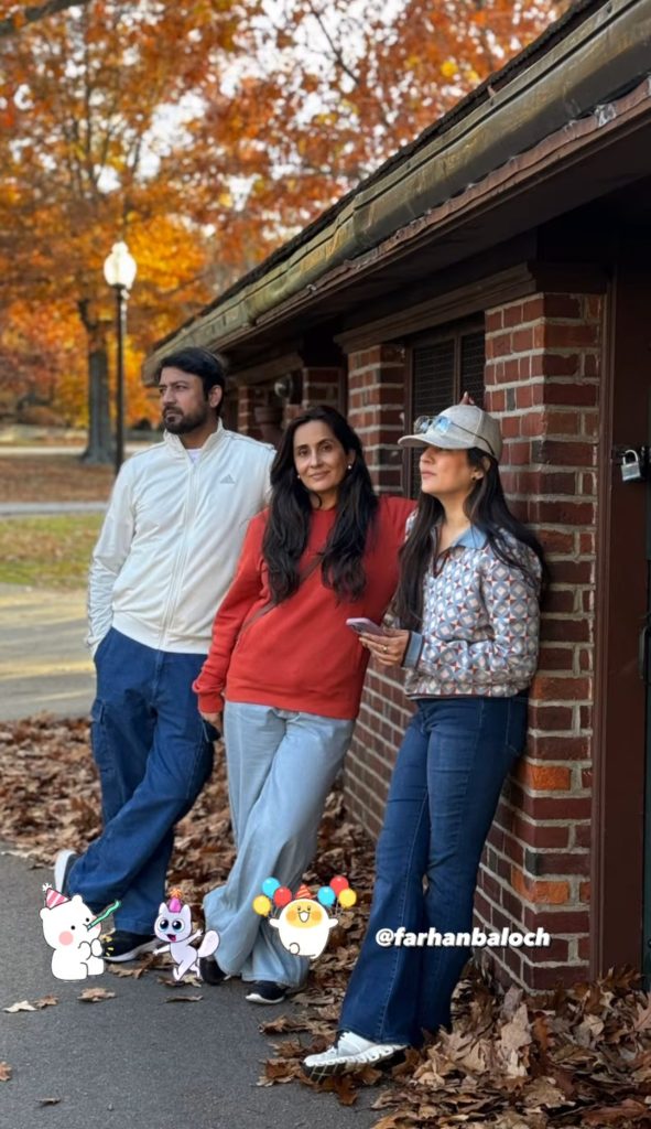 Sanam Baloch's dear new photos with his siblings