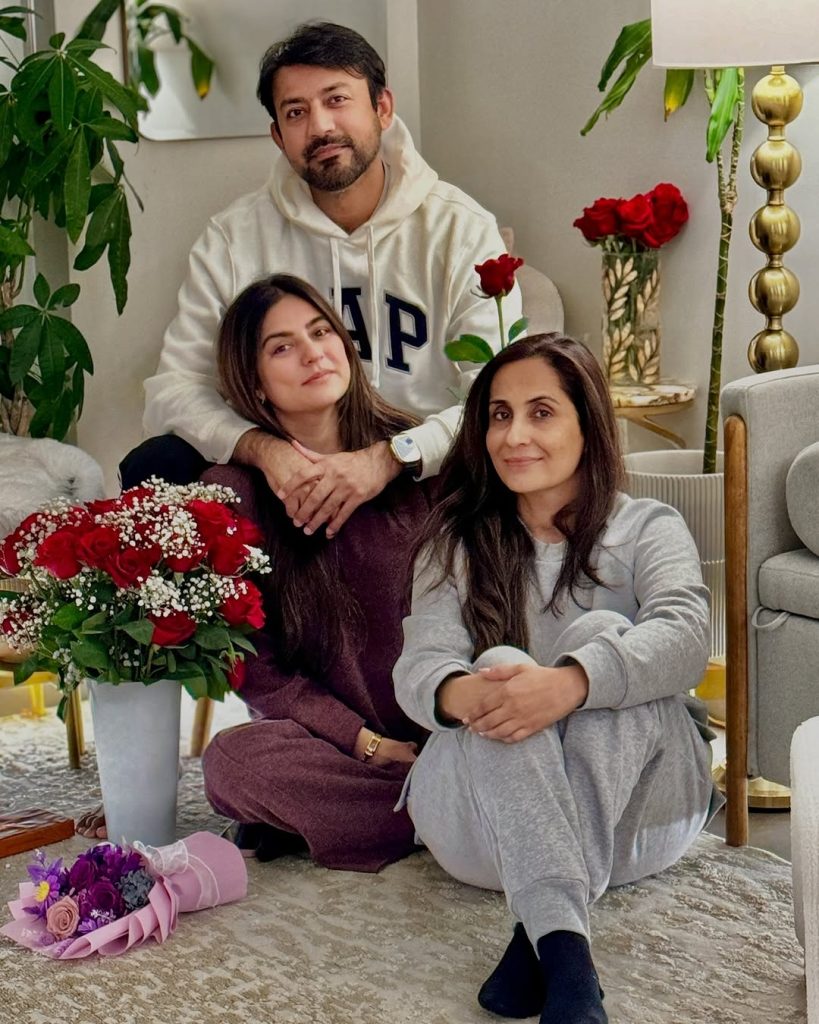 Sanam Baloch's dear new photos with his siblings