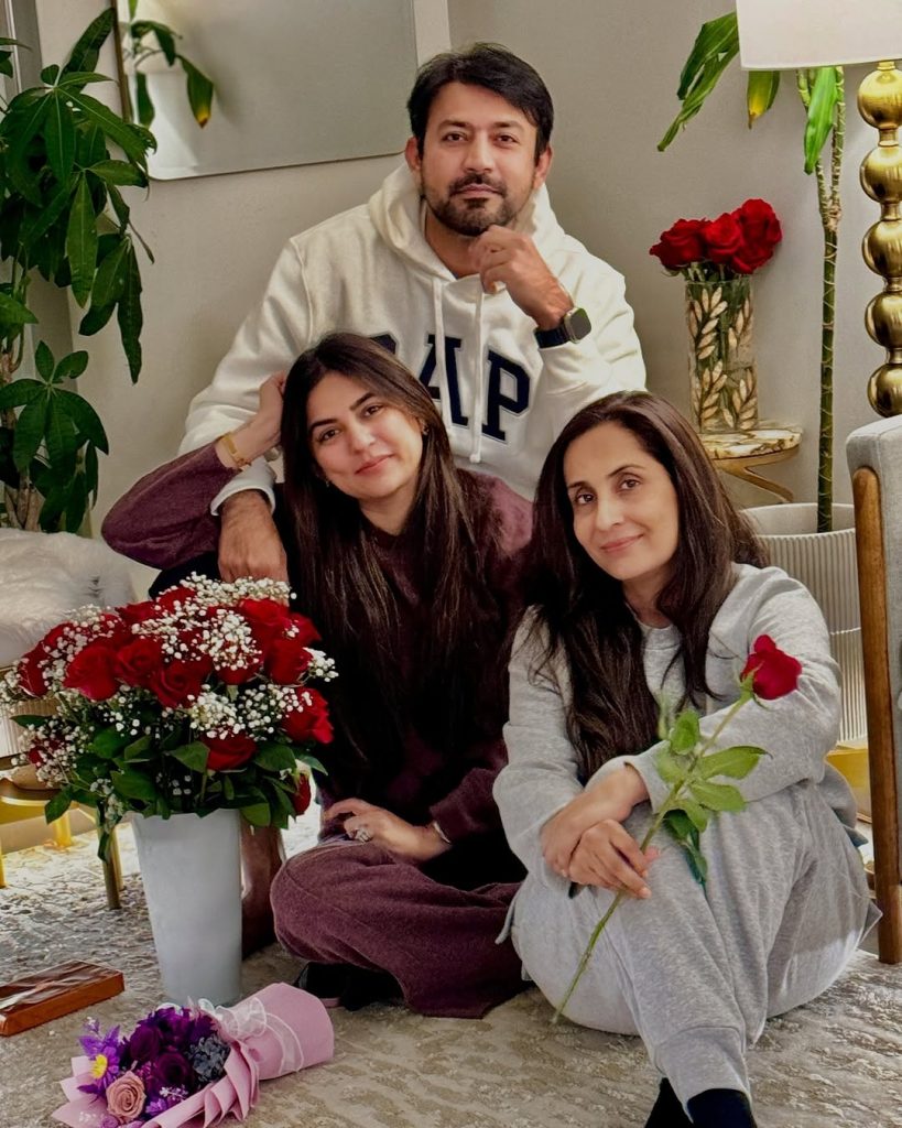 Sanam Baloch's dear new photos with his siblings