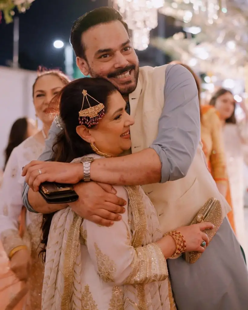 Gohar Rasheed & Kubra Khan Mayoun HD Pictures