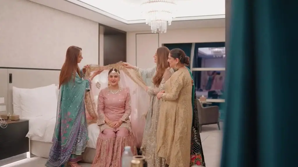 Kubra Khan & Gohar Rasheed Rukhsati Video From Makkah