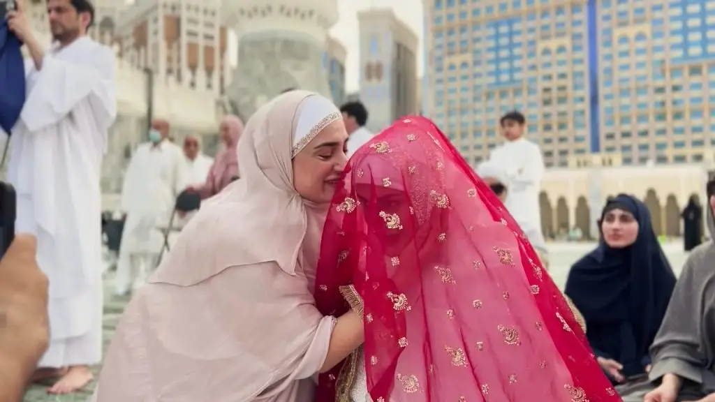 Kubra Khan & Gohar Rasheed Nikkah Video From Makkah