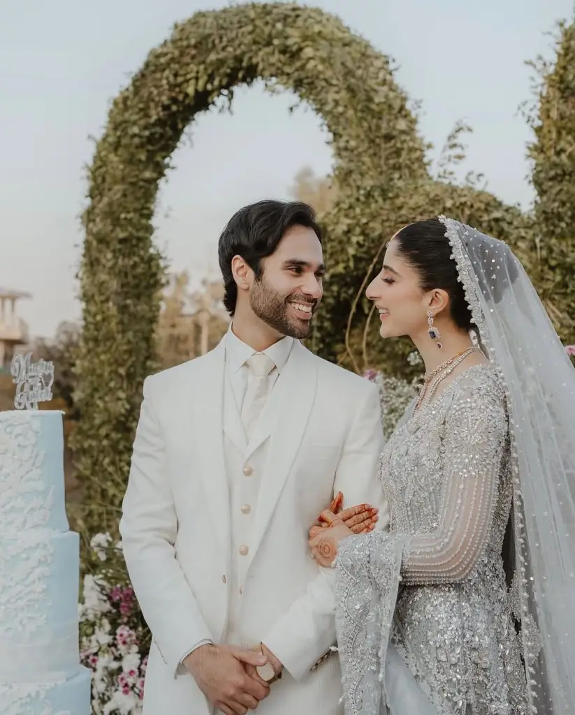 Mawra Hocane & Ameer Gilani New Family Pictures From Walima