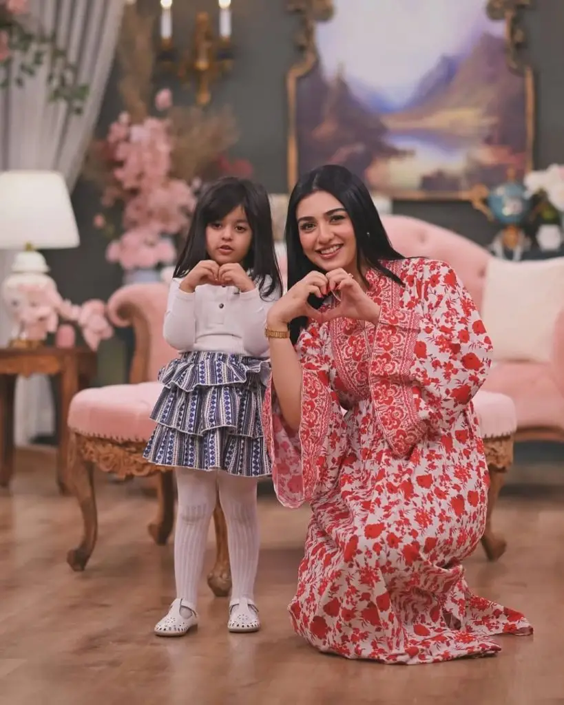 Sarah Khan & Daughter Alyana Falak Shine On GMP